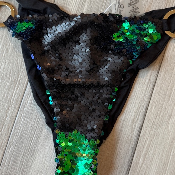 Beach Bunny Bikini - Picture 5 of 6